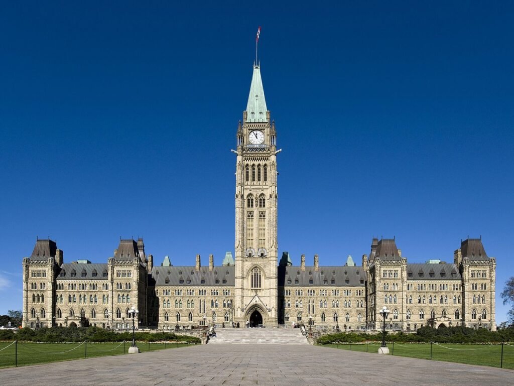 L'édifice du Centre et la tour de la Paix, à Ottawa