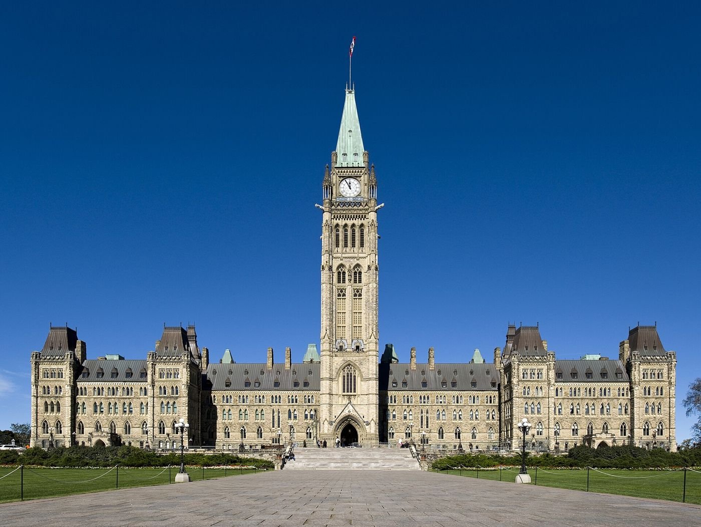 L'édifice du Centre et la tour de la Paix, à Ottawa