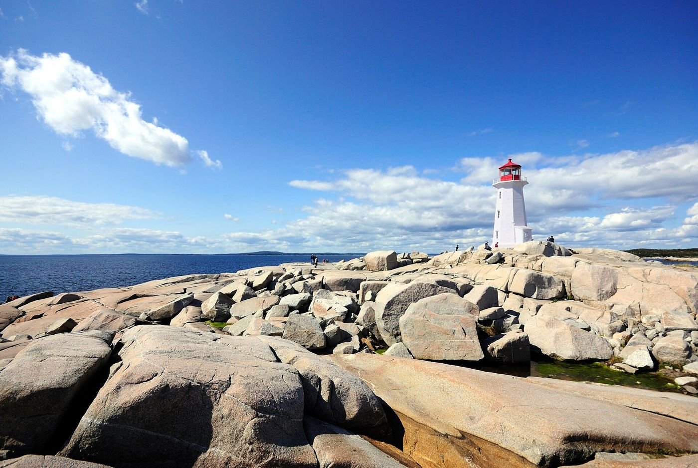 Le phare de Peggy's Cove sur ses rochers de granit
