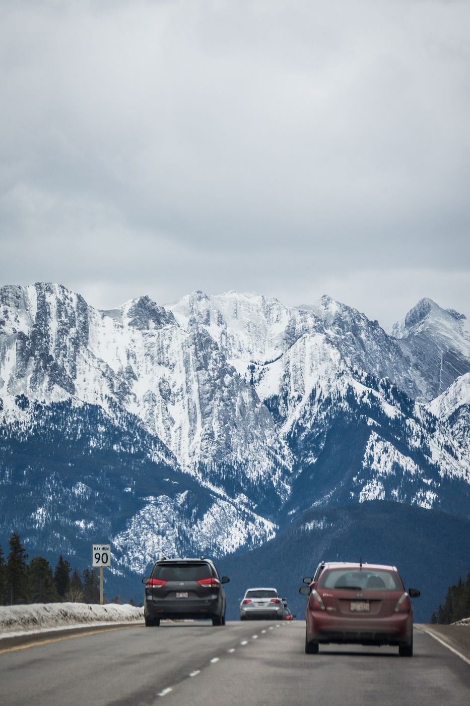 La Transcanadienne file vers les Rocheuses enneigées