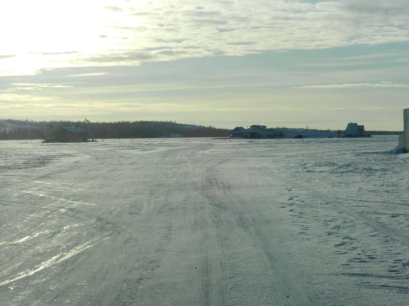 Le Grand lac des Esclaves gelé, à Yellowknife